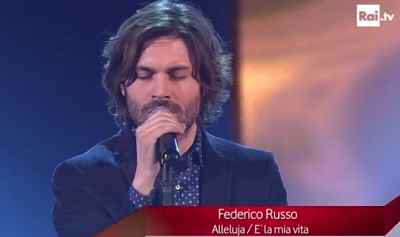 Federico Russo si presta per una Blind Audition con i giudici di The Voice of Italy