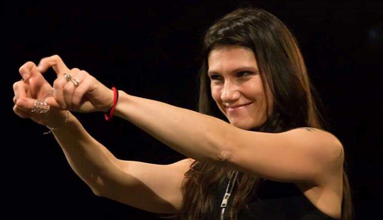 Elisa coach di Amici? I fan non la prendono bene.