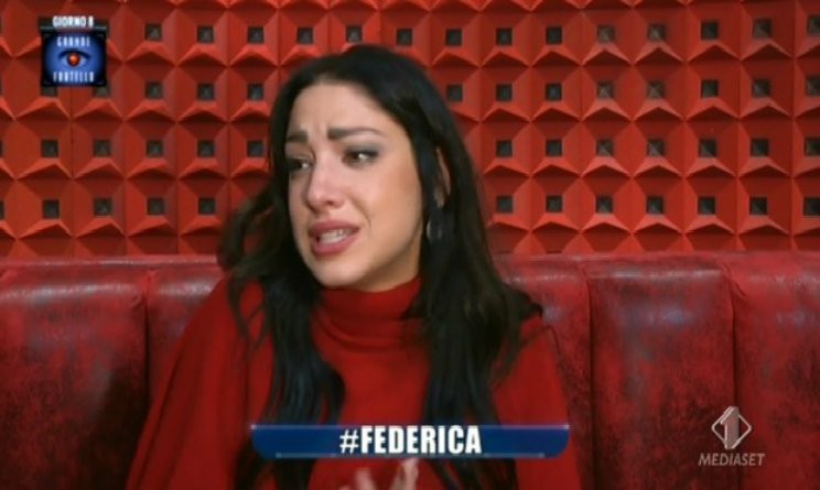 GF 14: Federica in confessionale con l'audio aperto. Errore tecnico che potrebbe rovinare il finale