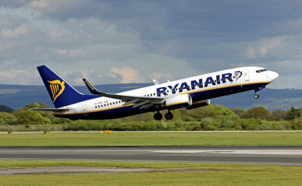 Ryanair celebra per la prima volta 100 milioni di passeggeri. Obiettivo? Crescere sempre di più!